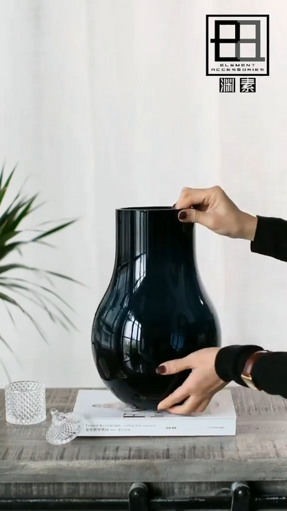 Modern Elegant Vase, Iconic Design, Quality Glass, DAV10IB